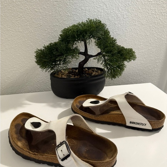 Birkenstock White Leather Toe Loop Sandals - Picture 2 of 5